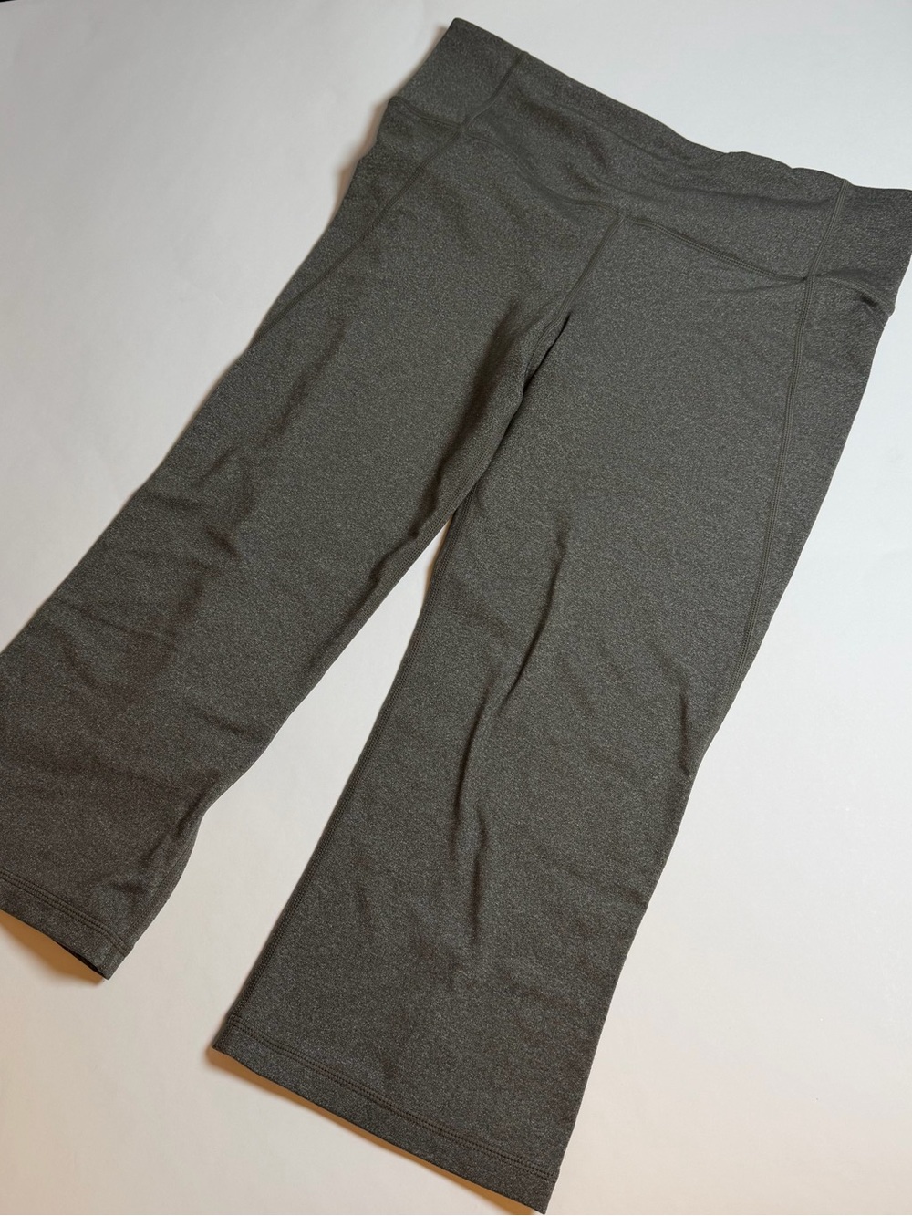 Lululemon Gray Athletic Cropped Capri Leggings Workout Yoga Pants Women’s Sz 10